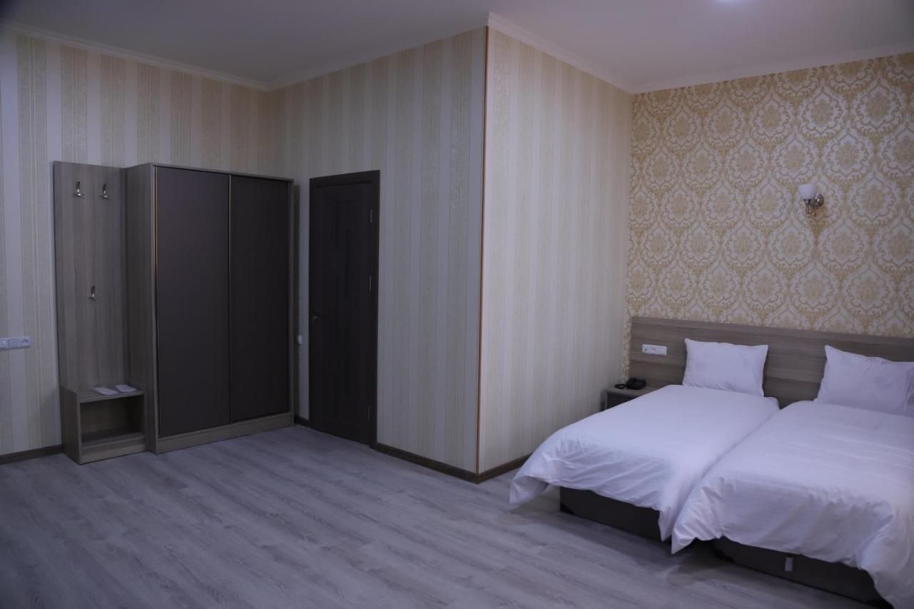 Lime Hotel & Restaurant Complex Gjumri Exterior foto A room at the hotel